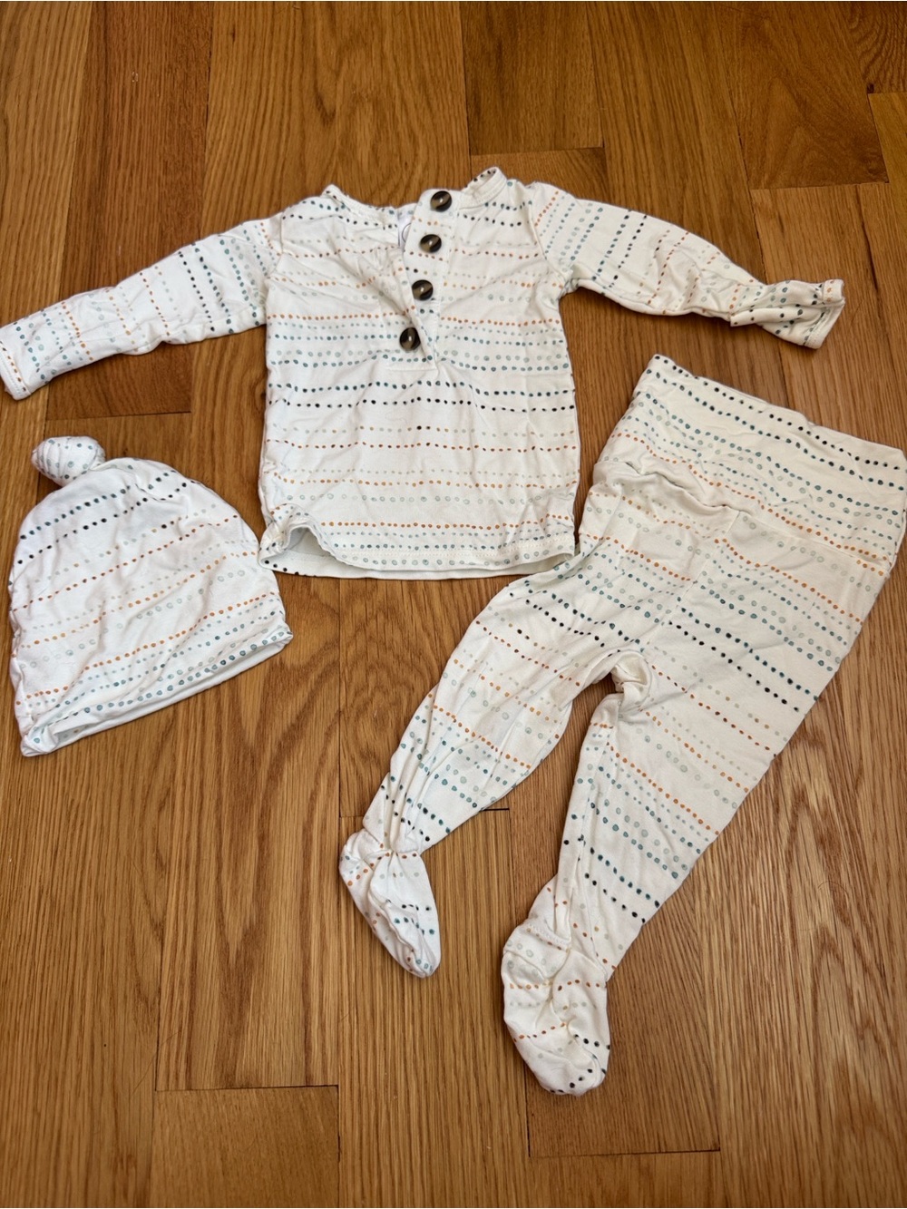+LOU LOU & COMPANY+ Neutral Dot-Print Baby 3-Piece Set - Hat, Top & Footed Pants